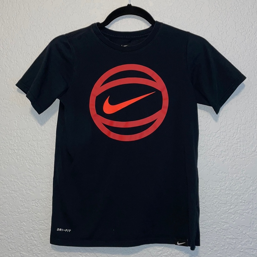 🏀 Nike kids basketball tee